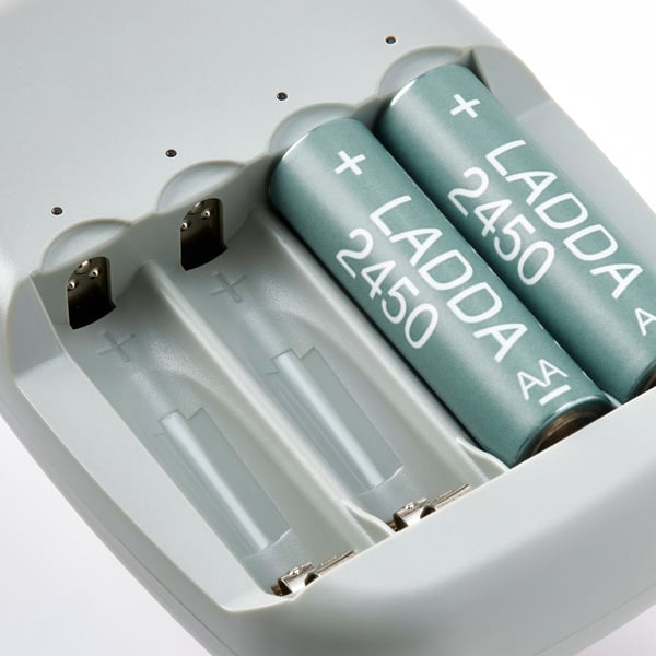 STENKOL / LADDA battery charger and 4 batteries, 110 mmx77 mm cm