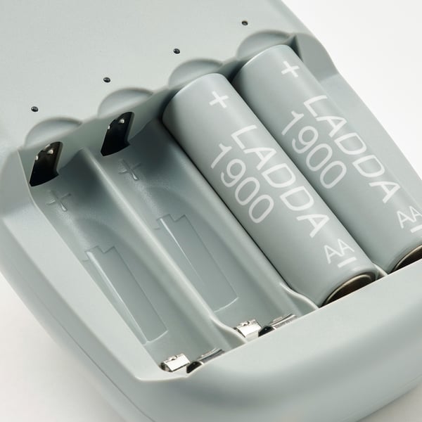 STENKOL / LADDA battery charger and 4 batteries, 110 mmx77 mm cm