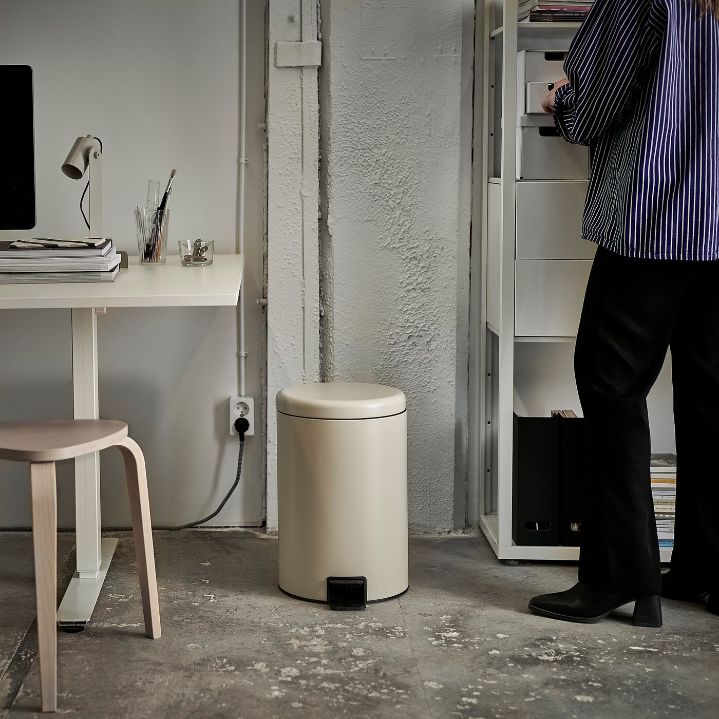STENTRAPPA pedal bin, light grey-beige, 18 l