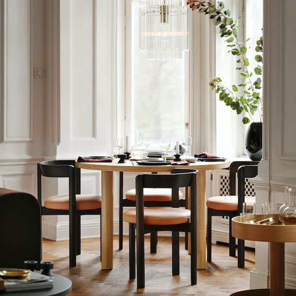 STOCKHOLM 2025 / STOCKHOLM 2025 table and 4 chairs, oak veneer/dark brown leather, 115 cm