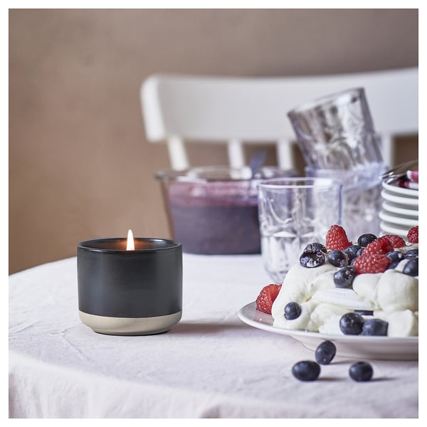 STÖRTSKÖN scented candle in ceramic jar, Berries/black, 25 h