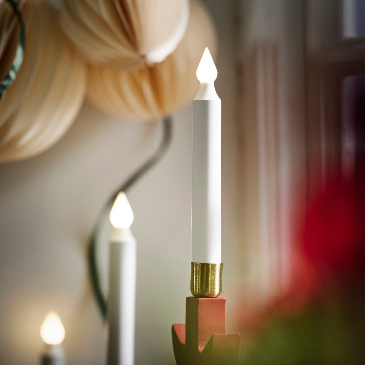 STRÅLA LED candelabra, wood leaf/red, 56x53 cm