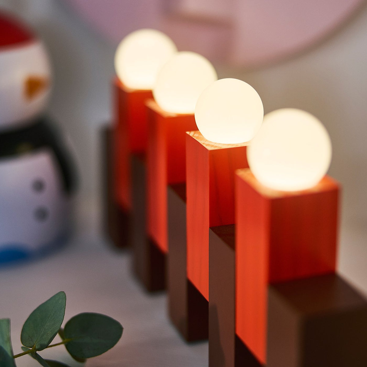 STRÅLA LED table decoration, battery-operated/wooden block red, 270 mmx135 mm cm