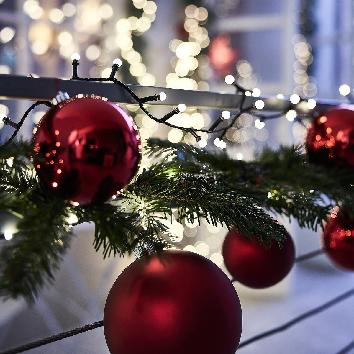 STRÅLA LED lighting chain, outdoor/ball, 13 m