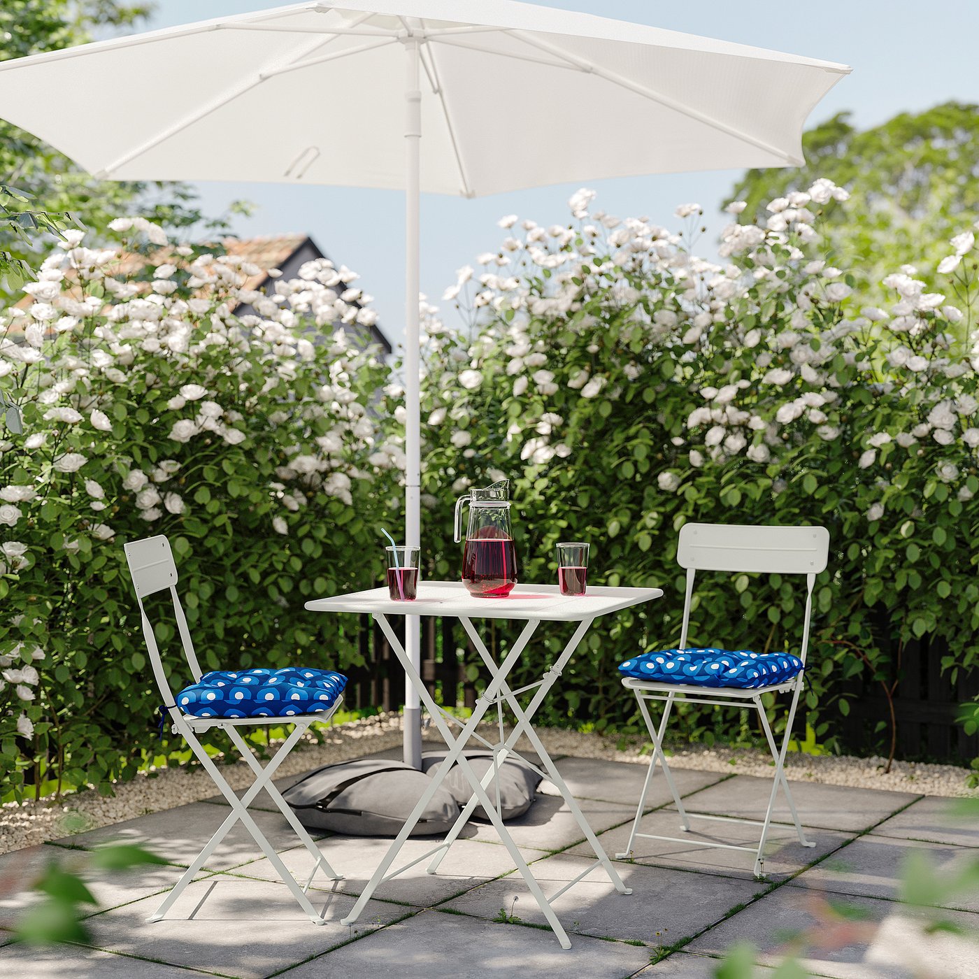SUNDSÖ table and 2 folding chairs, outdoor off-white/off-white Klösan dark blue, 65x43 cm