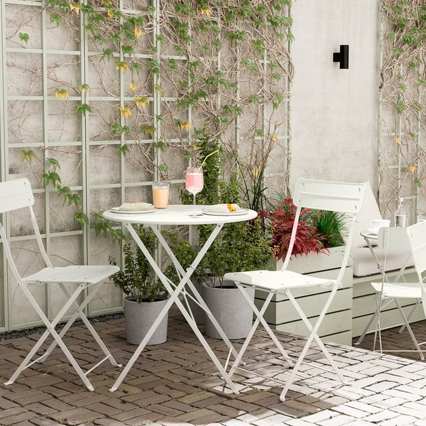 SUNDSÖ - SUNDSÖ Table and 2 folding chairs, outdoor off-white/off-white, 65 cm