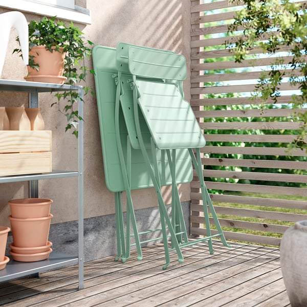 SUNDSÖ table and 2 folding chairs, outdoor light green/light green Kuddarna light grey-beige, 65x65 cm