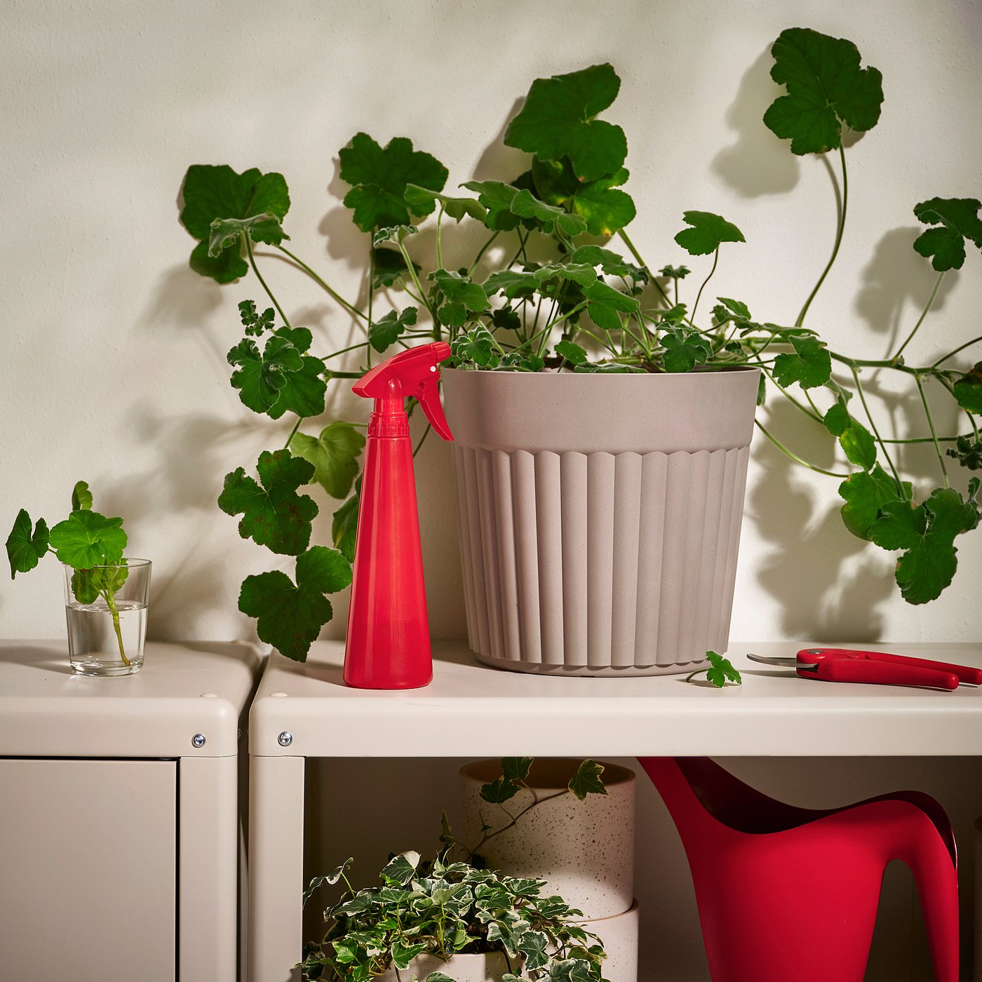 TOMAT spray bottle, bright red