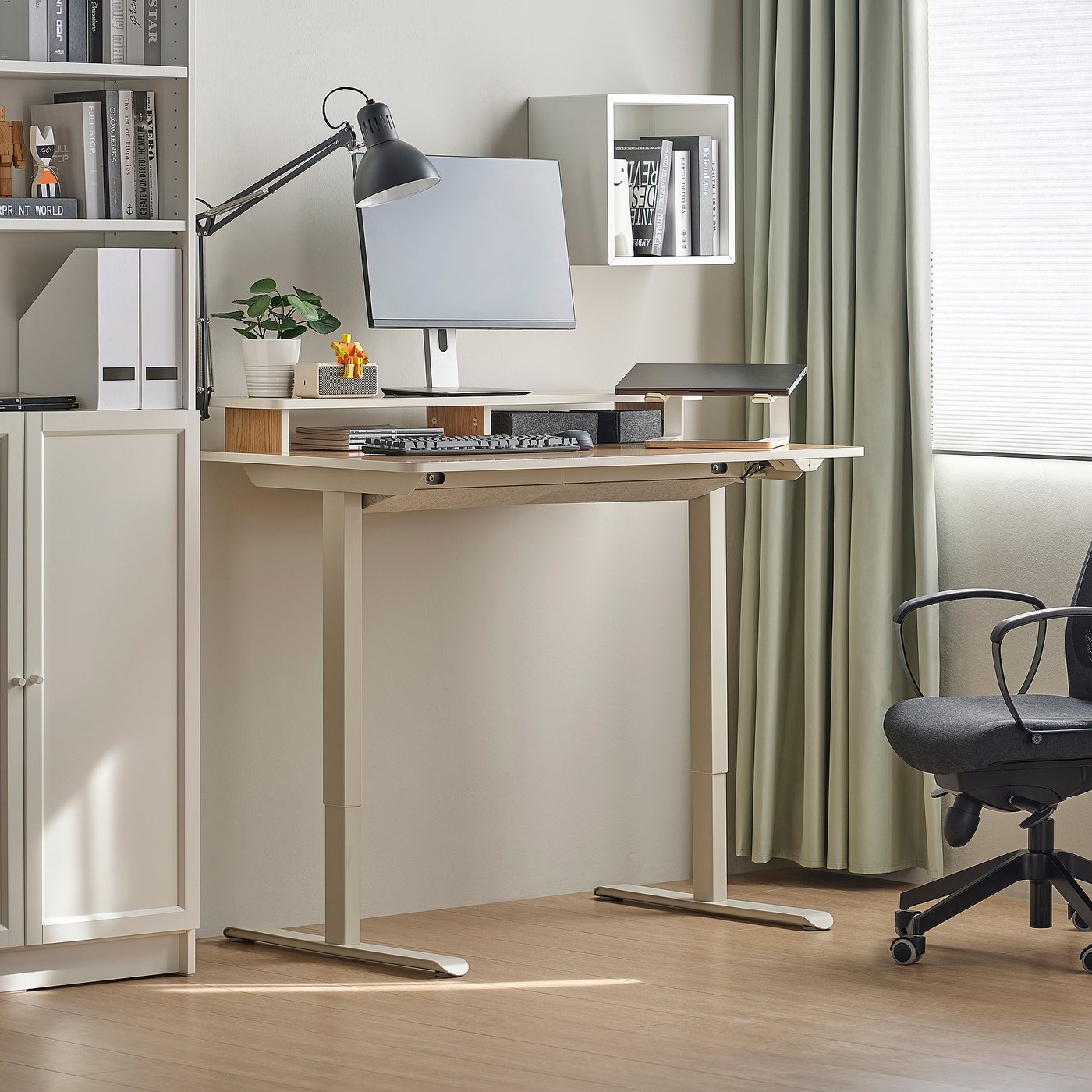 TRAVSPORT / MARKUS desk and chair, electric oak effect/beige dark grey, 120 cm