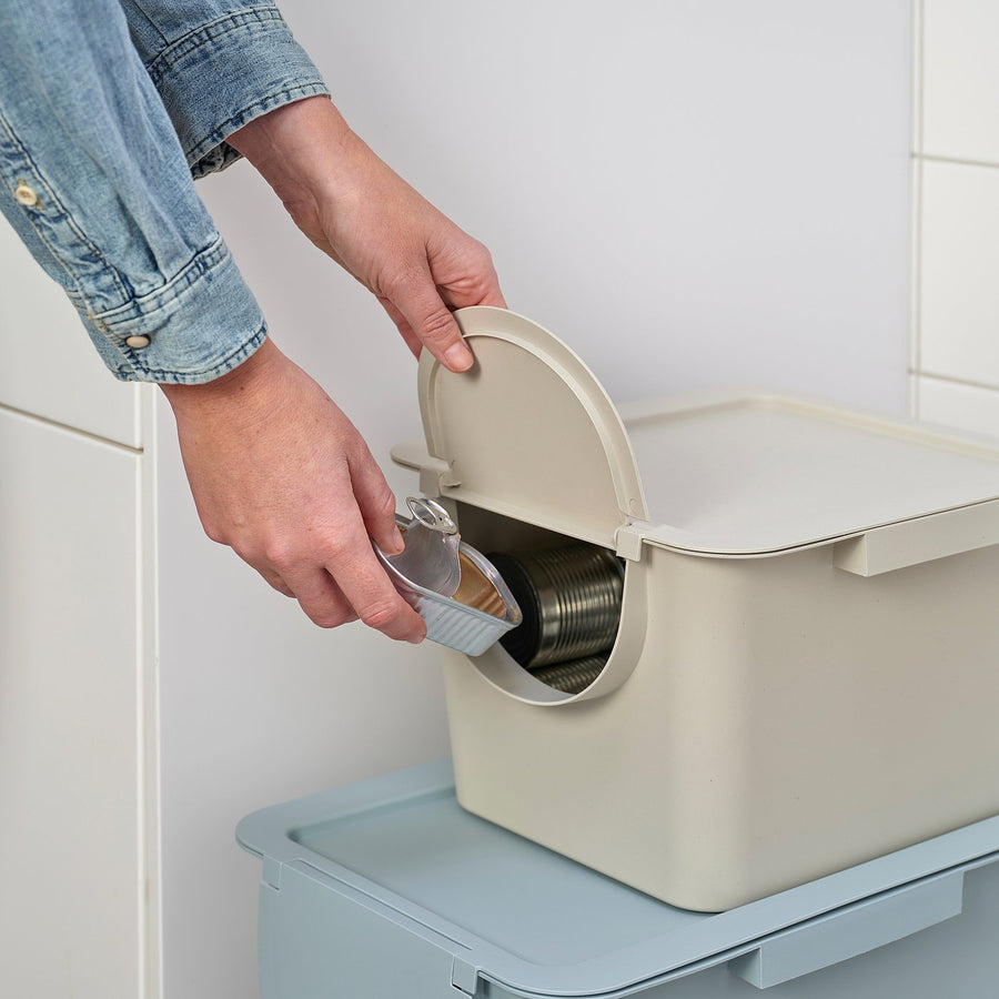 TRÖSKNING bin with lid, light beige, 30x20x32 cm