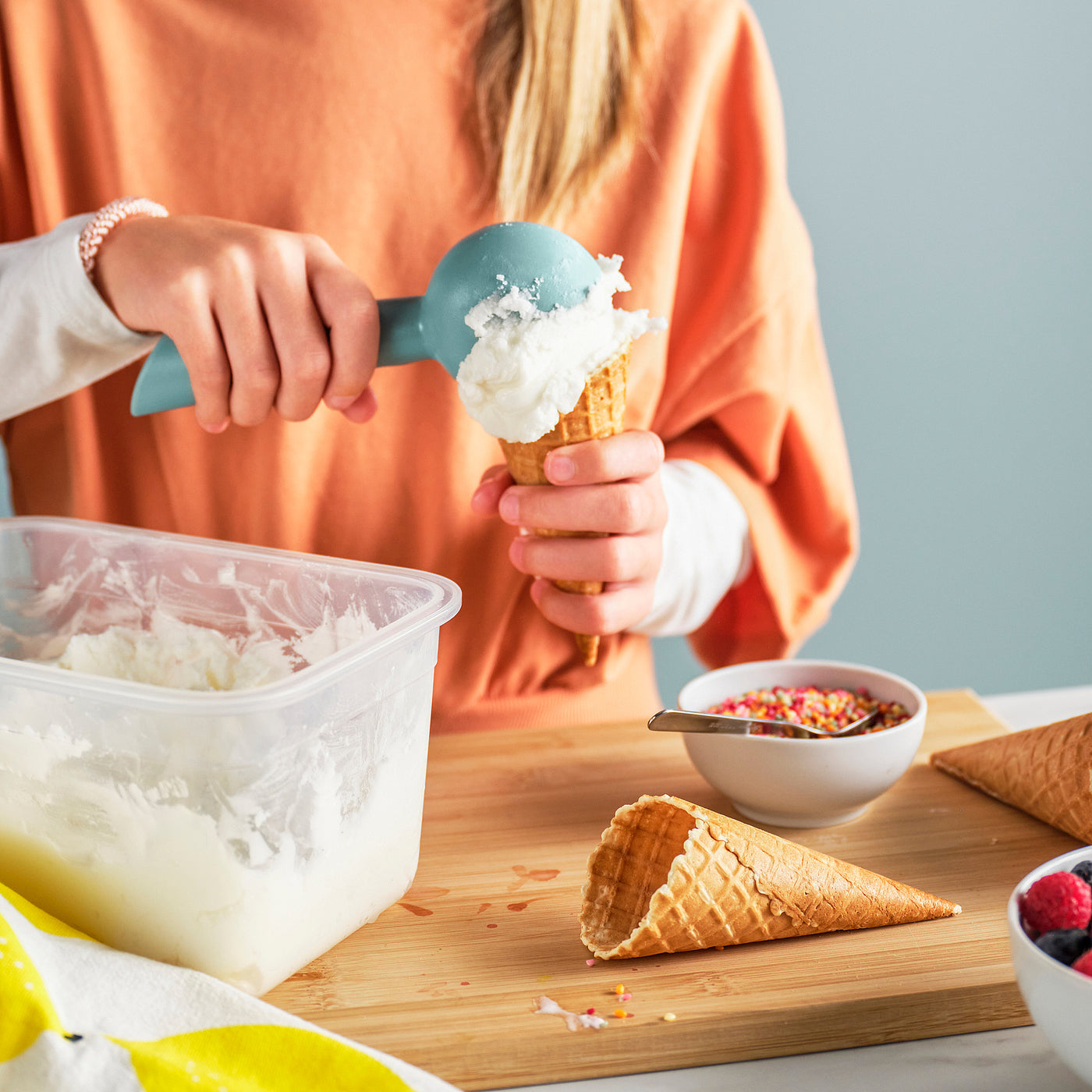 UPPFYLLD ice-cream scoop, light turquoise, 18 cm
