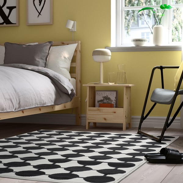 VÄNDPLATS - VÄNDPLATS Rug, low pile, white/black dotted, 133x195 cm