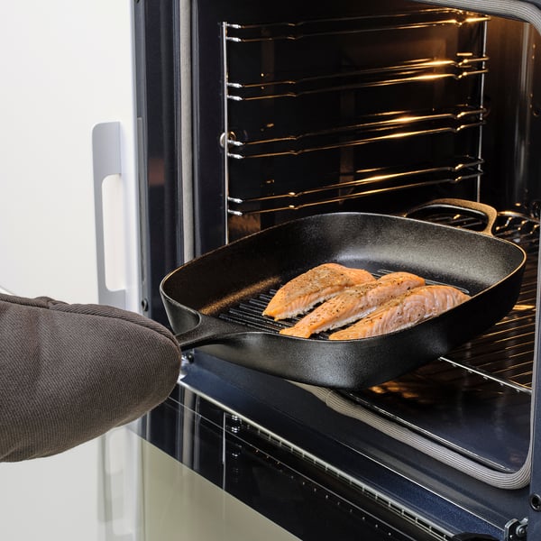 VARDAGEN grill pan, cast iron, 28x28 cm