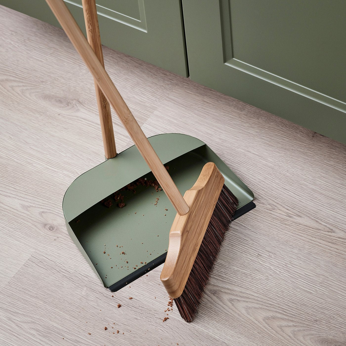 VINDSIKT dustpan/broom, bamboo/grey-green