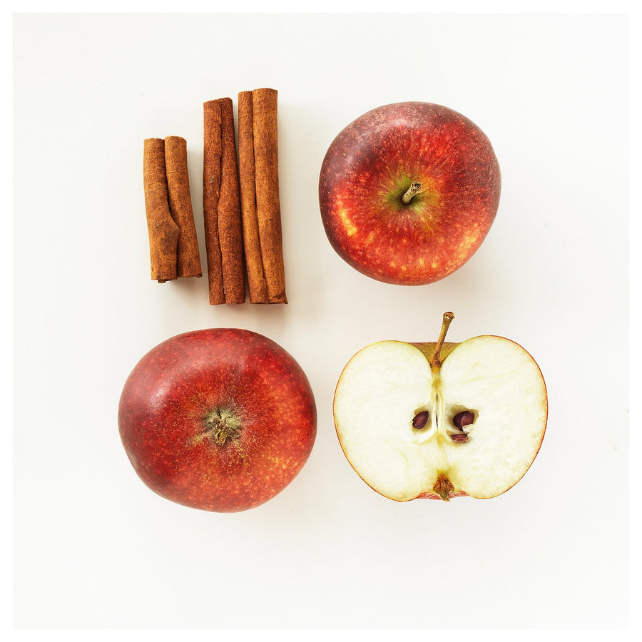 VINTERFINT scented candle in metal tin, apple-shaped/Apple and cinnamon red, 24 h