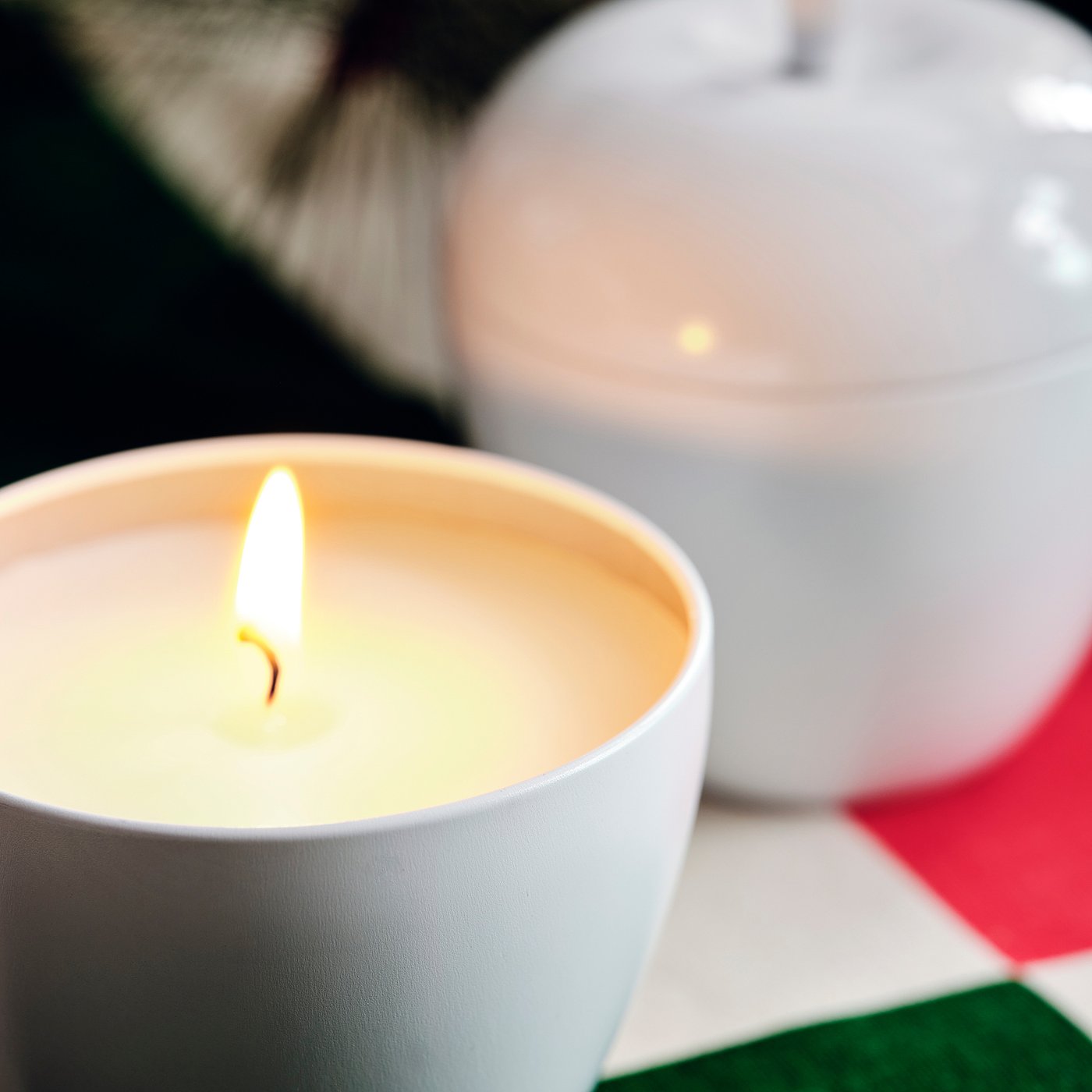VINTERFINT scented candle in metal tin, apple-shaped/Vanilla white, 8 cm