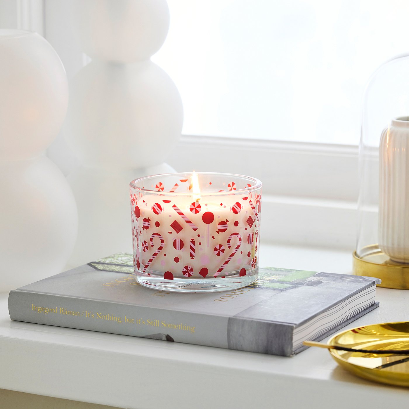 VINTERFINT scented candle in glass, Candy cane/white, 11 cm
