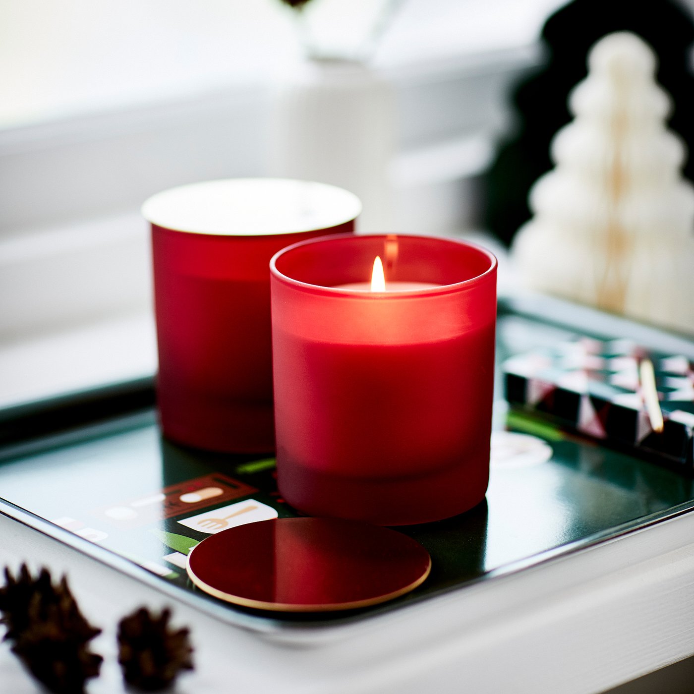 VINTERFINT scented candle in glass with lid, Orange and clove/red, 9 cm