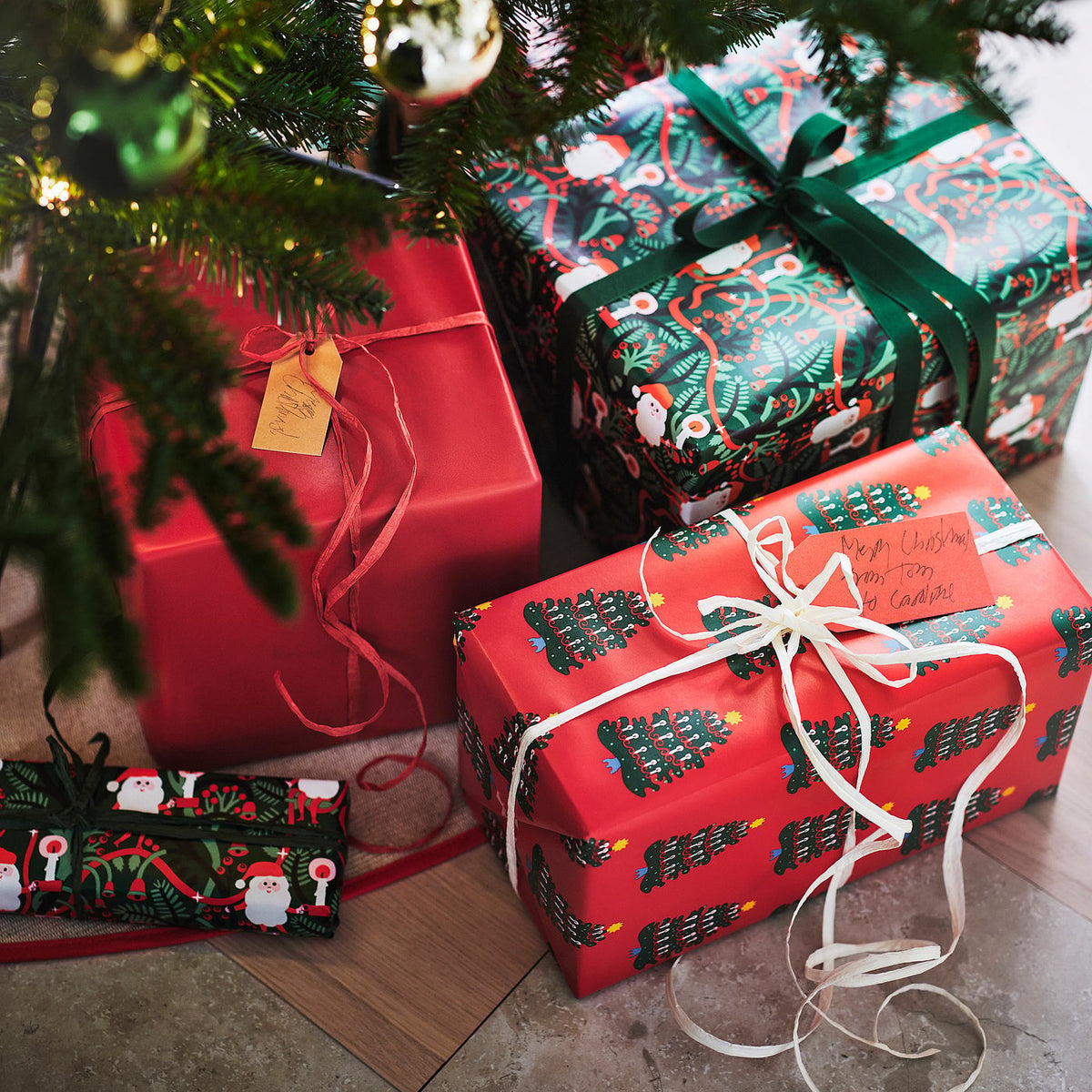 VINTERFINT gift wrap roll, Christmas pattern red/green, 3x0.7 m/2.10 m²