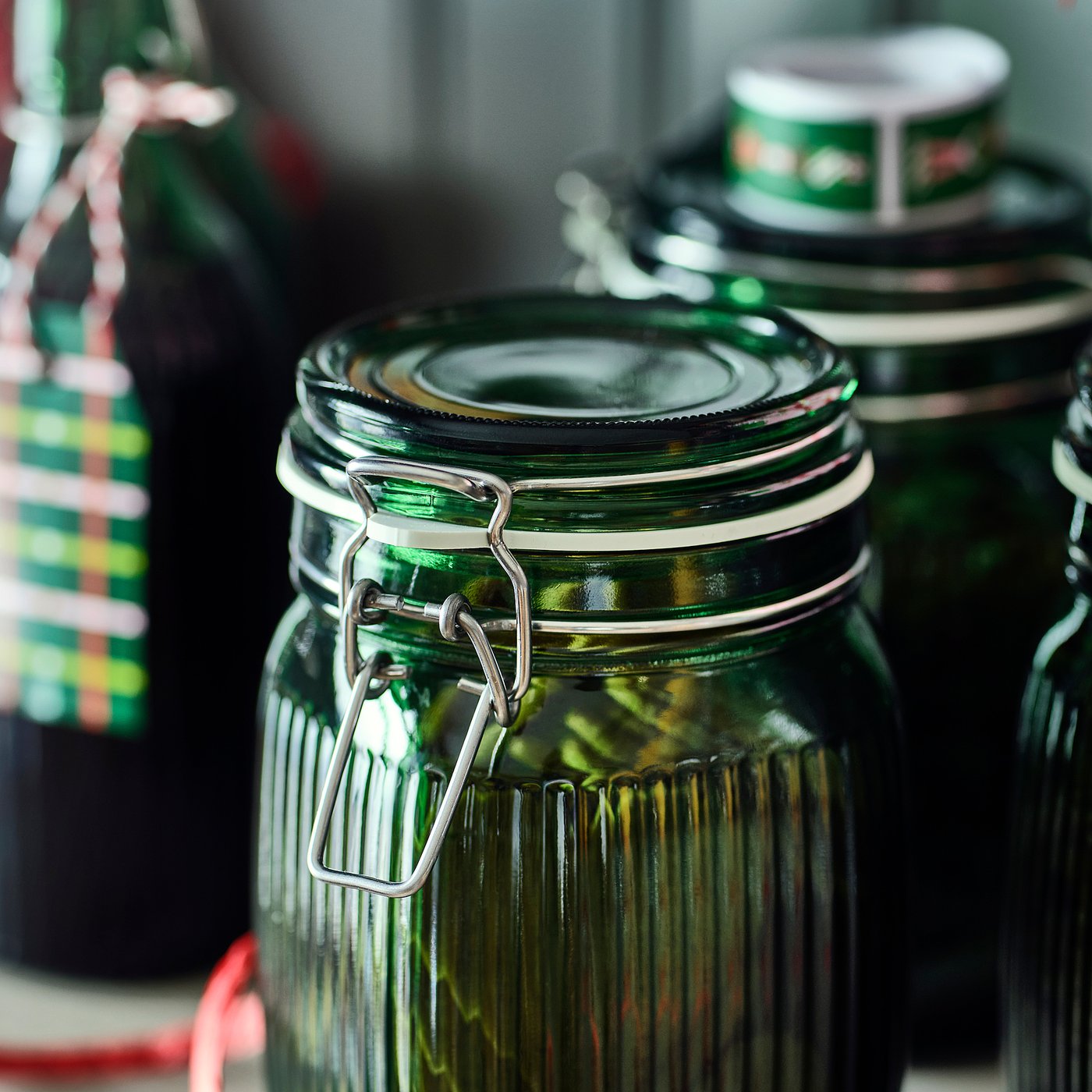 VINTERFINT jar with lid, glass green, 11x11 cm