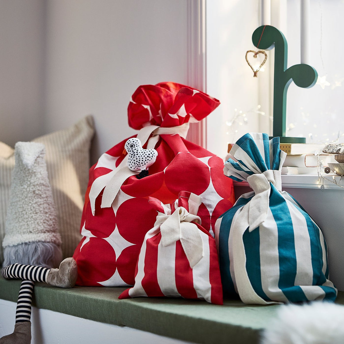 VINTERFINT decoration, Santa Claus sitting/striped white, 42 cm