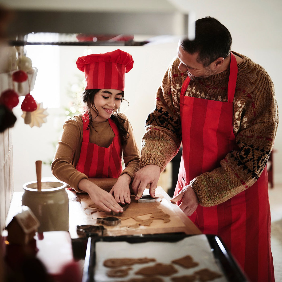 VINTERFINT apron, striped red, 85x89 cm