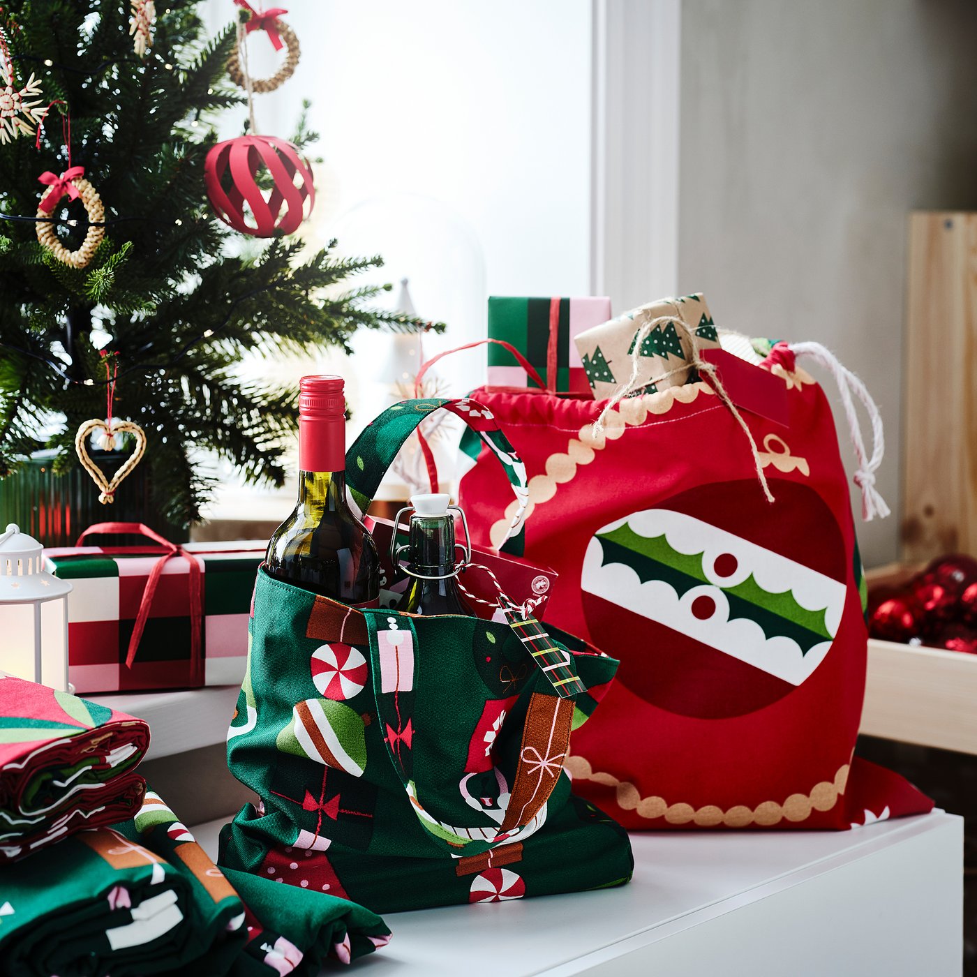 VINTERFINT pre-cut fabric, christmas motifs green, 300x150 cm