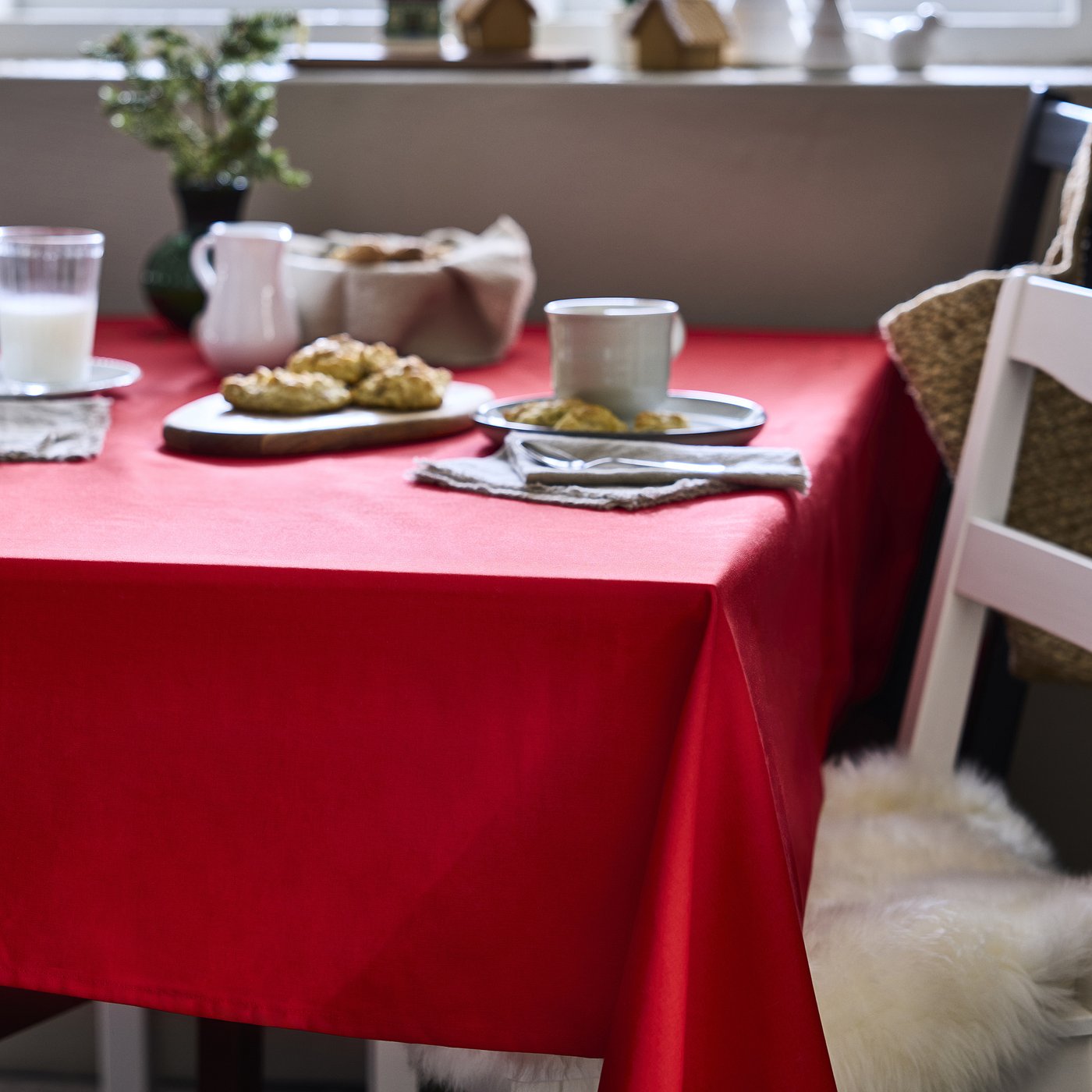 VINTERFINT tablecloth, red, 240x145 cm