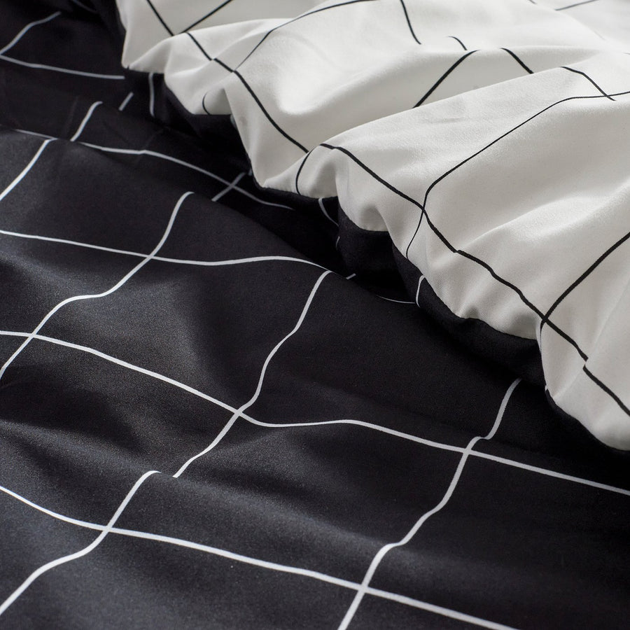 VITKLÖVER comforter set, white black/check, 150x200/50x80 cm