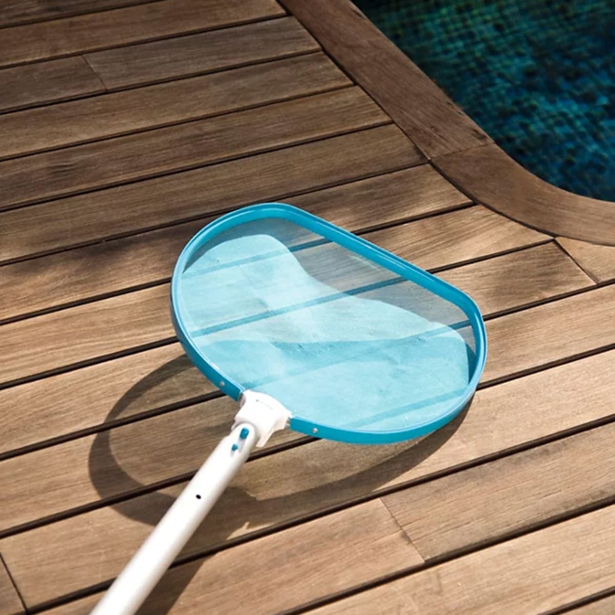SURFACE COLLECTOR FOR SWIMMING POOLS
