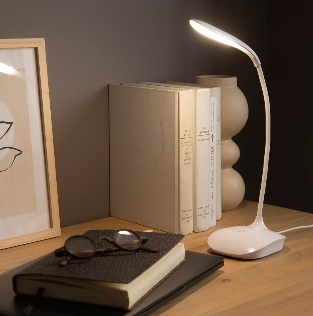 MURREY STUDIO LAMP PLASTIC WHITE H32 CM LED 3W TOUCH - best price from Maltashopper.com BR420007020