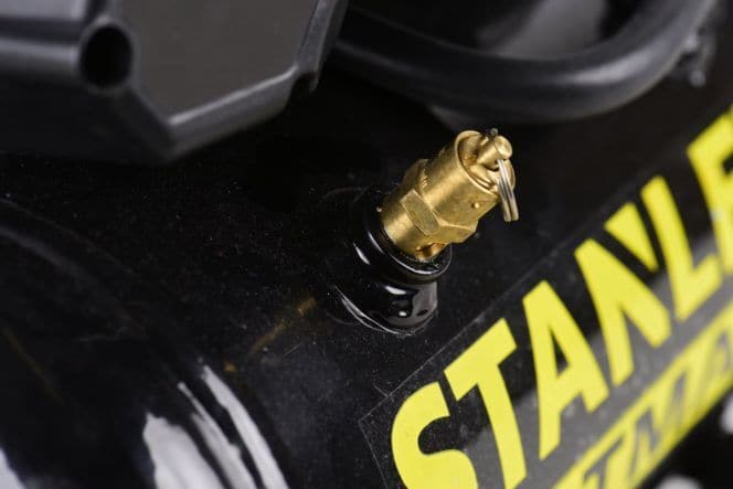 STANLEY FAT MAX PORTABLE COMPRESSOR 2HP OIL LUBRICATED 8BAR, 222 L/MIN - best price from Maltashopper.com BR400001780