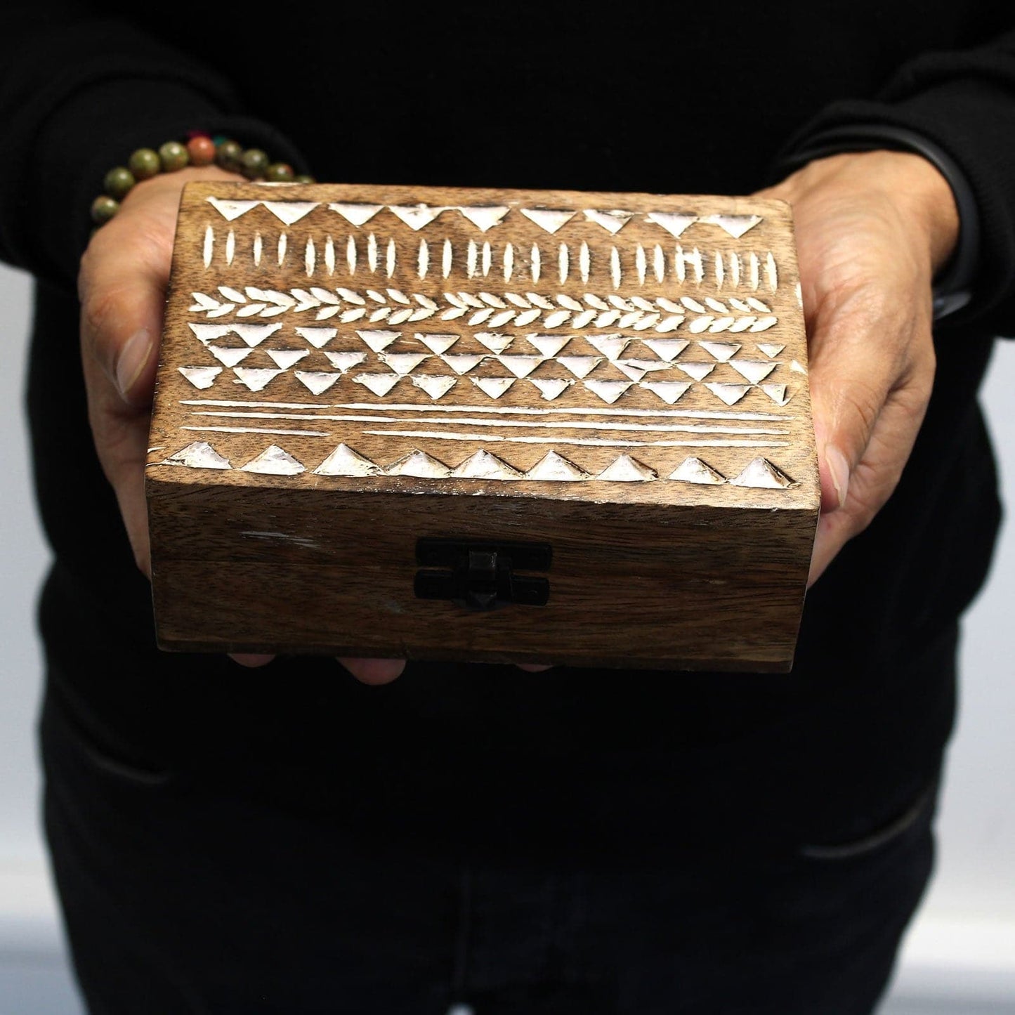 White Washed Wooden Box - 6x4 Aztec Design - best price from Maltashopper.com WWIB-06