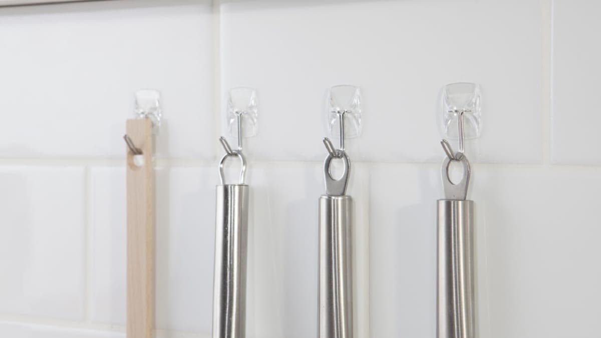 3 TRANSPARENT ADHESIVE HOOKS WITH METAL TIP COMMAND SMALL - best price from Maltashopper.com BR410007398
