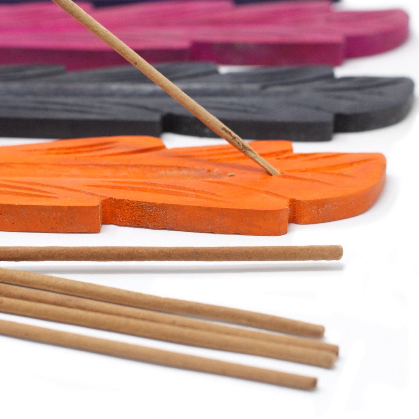 Leaf Coloured Ashcatcher 10" - Mango Wood - best price from Maltashopper.com ISH-100M