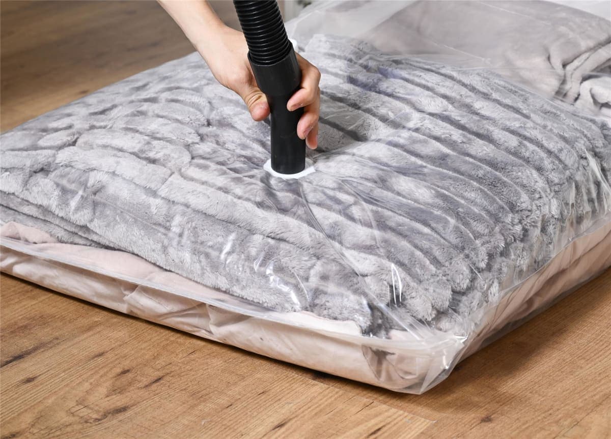 SET OF 2 VACUUM BAGS WITH HANGER SIZE XXL 60X150 SPACEO - Premium Wardrobe interior accessories from Bricocenter - Just €11.99! Shop now at Maltashopper.com