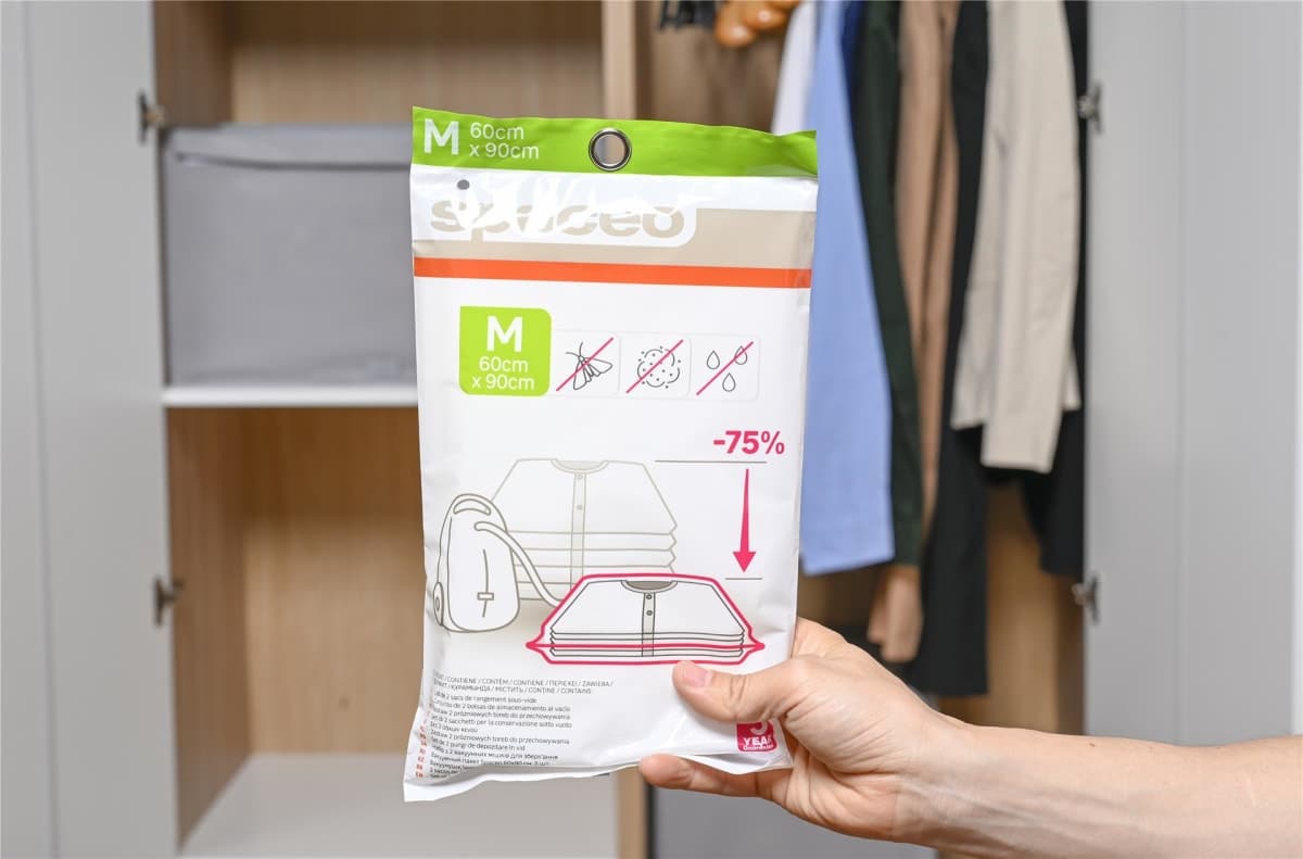 2 SPACEO VACUUM BAGS TG M 60X90 SPACEO - Premium Wardrobe interior accessories from Bricocenter - Just €8.99! Shop now at Maltashopper.com