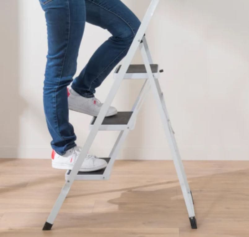 EVEREST 3-STEP STEEL STOOL MAXIMUM LOAD CAPACITY 150 KG FOR DOMESTIC USE