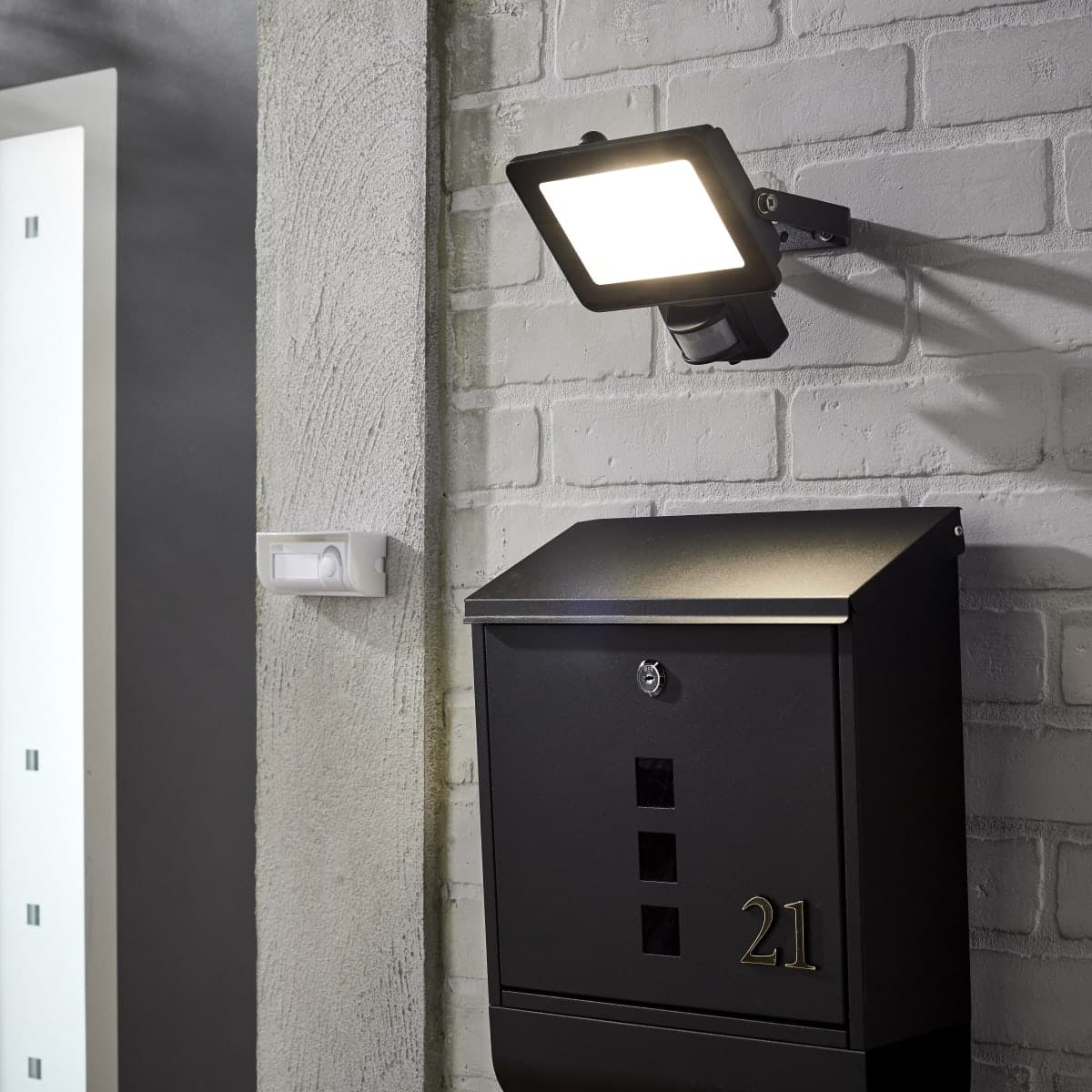 Bricocenter YONKERS ALUMINIUM PROJECTOR BLACK LED30W WITH MOTION SENSOR