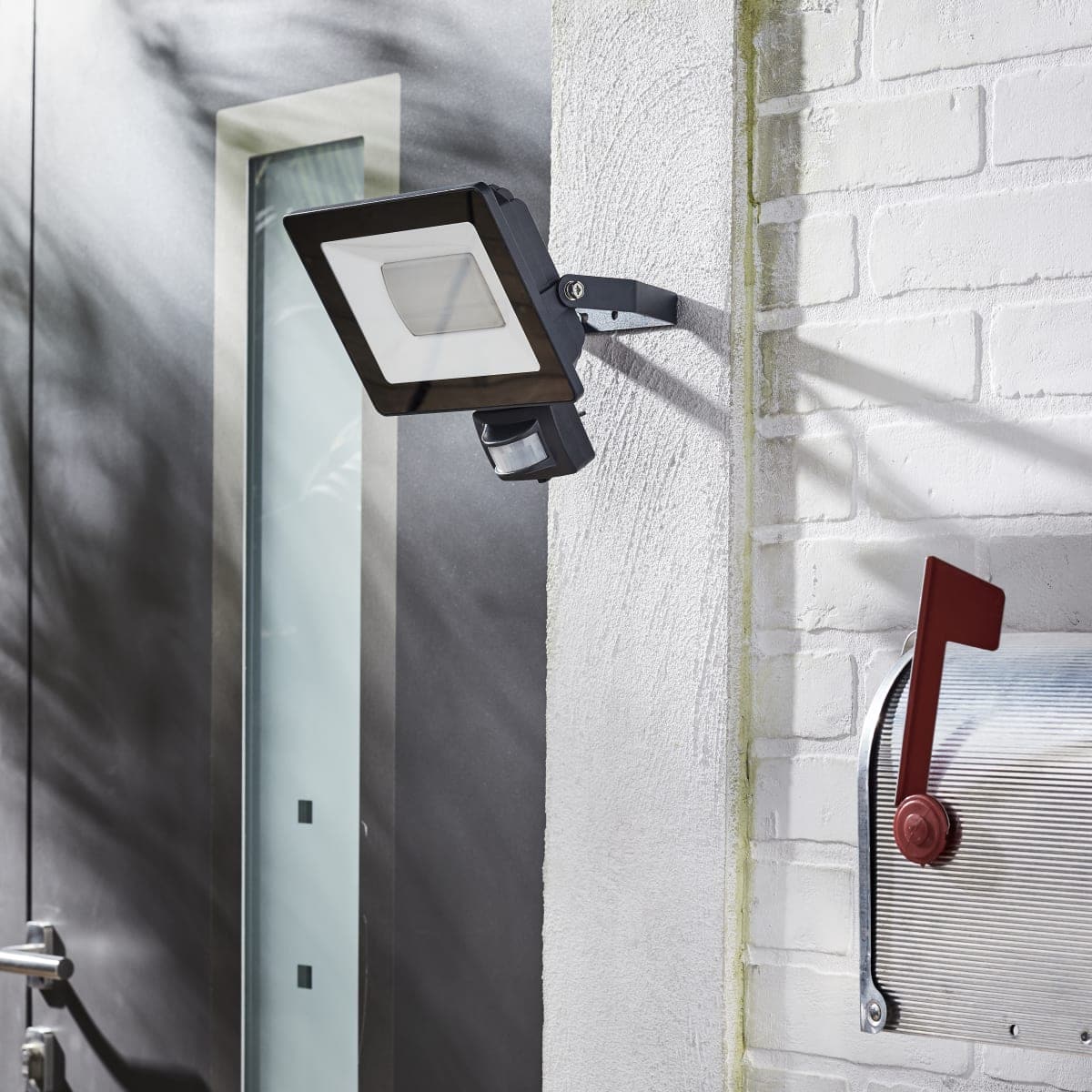 YONKERS ALUMINIUM PROJECTOR GREY LED 50W WITH MOTION SENSOR Best Price at