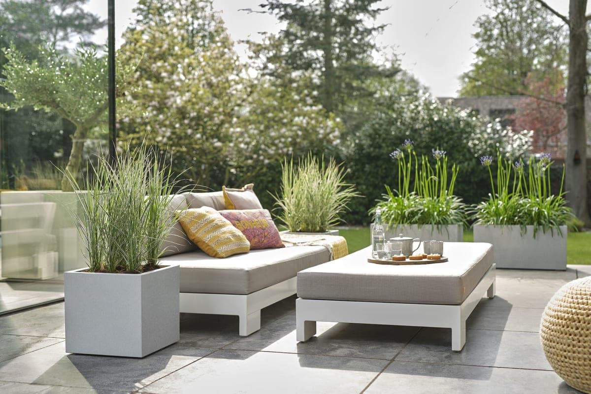 VIVO NEXT SQUARE 40 CONCRETE PLANTER, WITH WHEELS AND WATER RESERVOIR