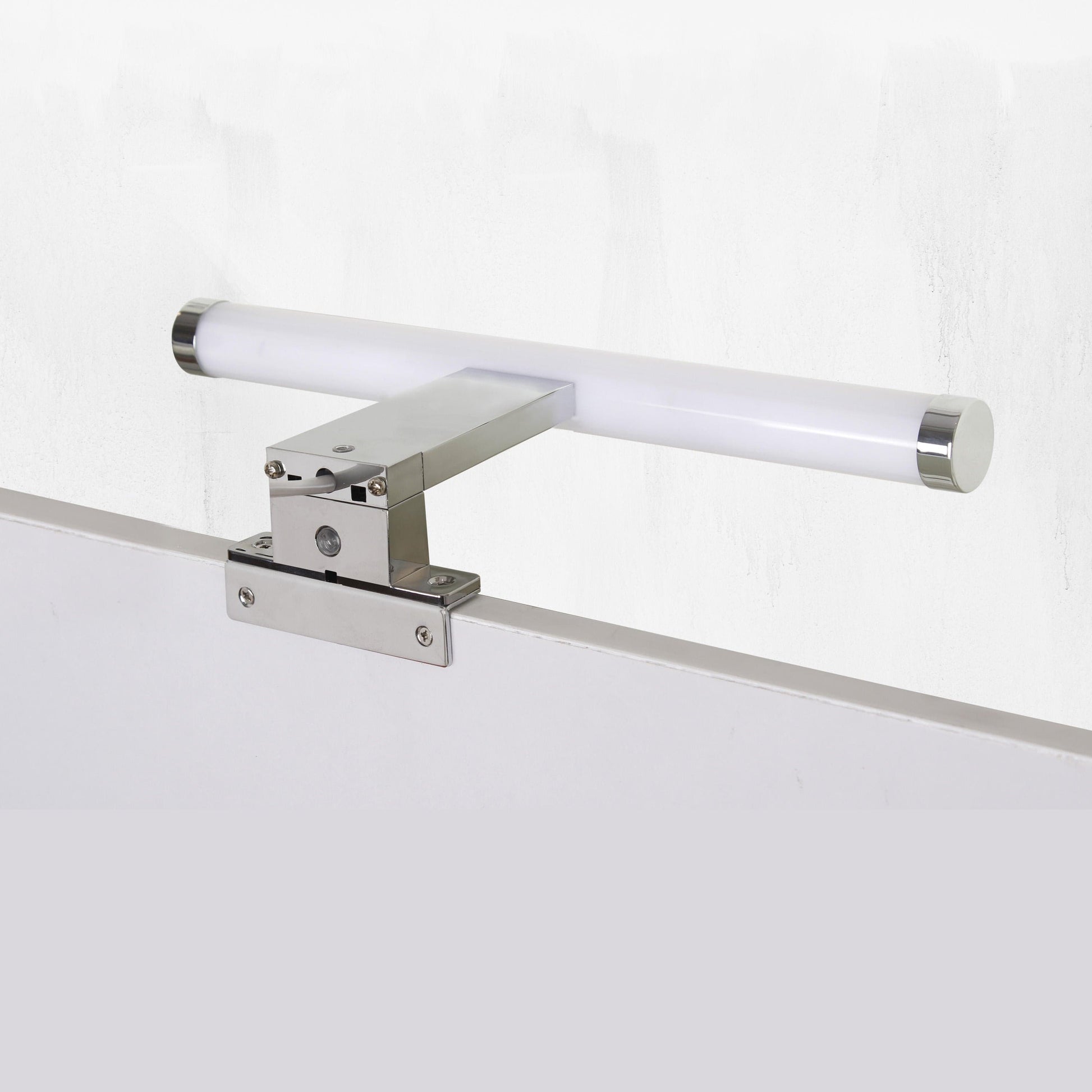 Bricocenter SOLAR MIRROR WALL LIGHT 30 CM ALUMINIUM SILVER LED 5.5W NATURAL LIGHT IP44