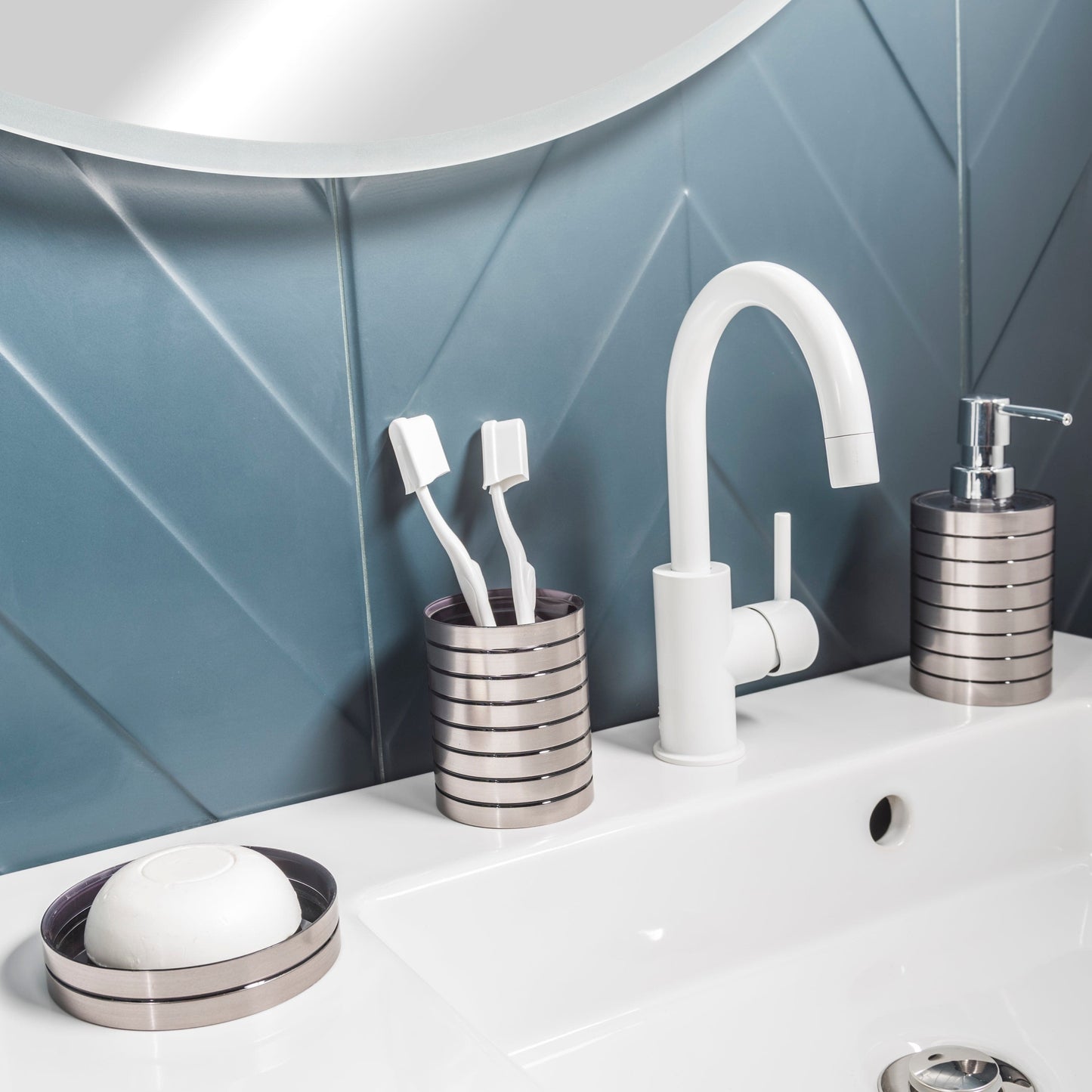 STREET CHROME TOOTHBRUSH HOLDER