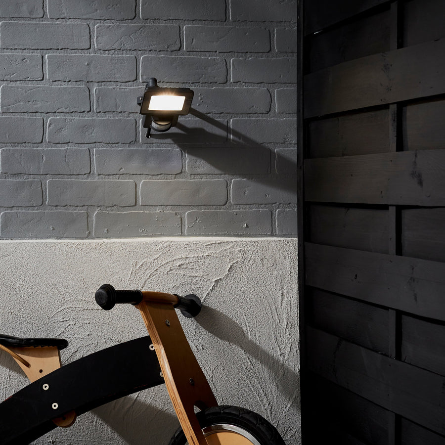YONKERS ALUMINIUM PROJECTOR BLACK LED10W WITH MOTION SENSOR