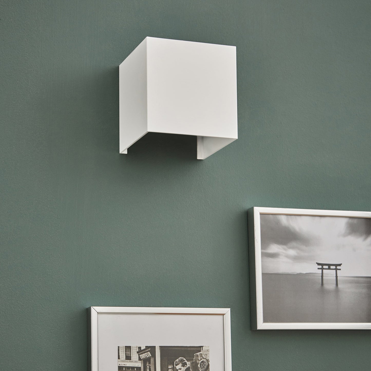 KUBBO METAL WHITE FLOOR LIGHT 10X10x10CM LED 9W WARM LIGHT