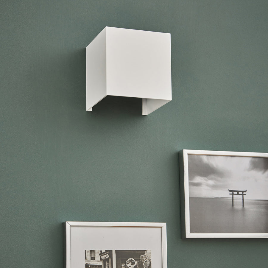 KUBBO METAL WHITE FLOOR LIGHT 10X10x10CM LED 9W WARM LIGHT