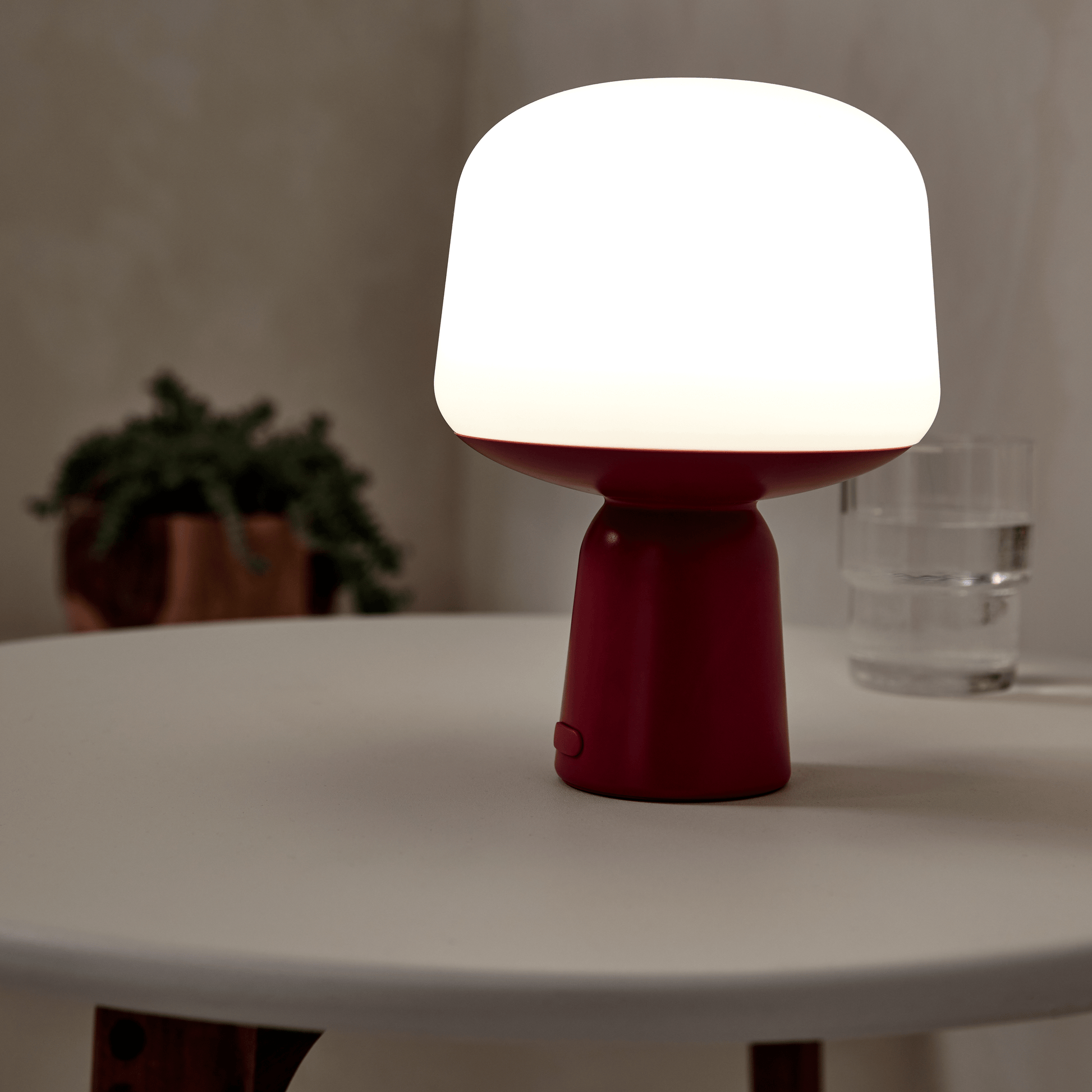Bricocenter PORTABLE LAMP LUNO PLASTIC RED D14.3 H20 CM LED NATURAL LIGHT WITH USB IP44