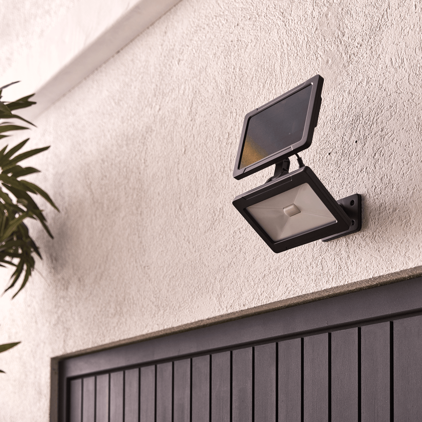 Bricocenter THOS SOLAR PROJECTOR ALUMINIUM BLACK 19.5X11.5X27CM 1000LM WITH MOTION SENSOR IP44