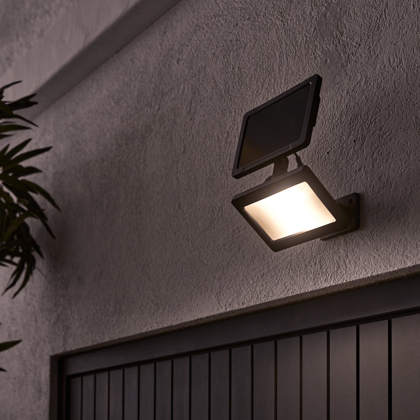 Bricocenter THOS SOLAR PROJECTOR ALUMINIUM BLACK 19.5X11.5X27CM 1000LM WITH MOTION SENSOR IP44