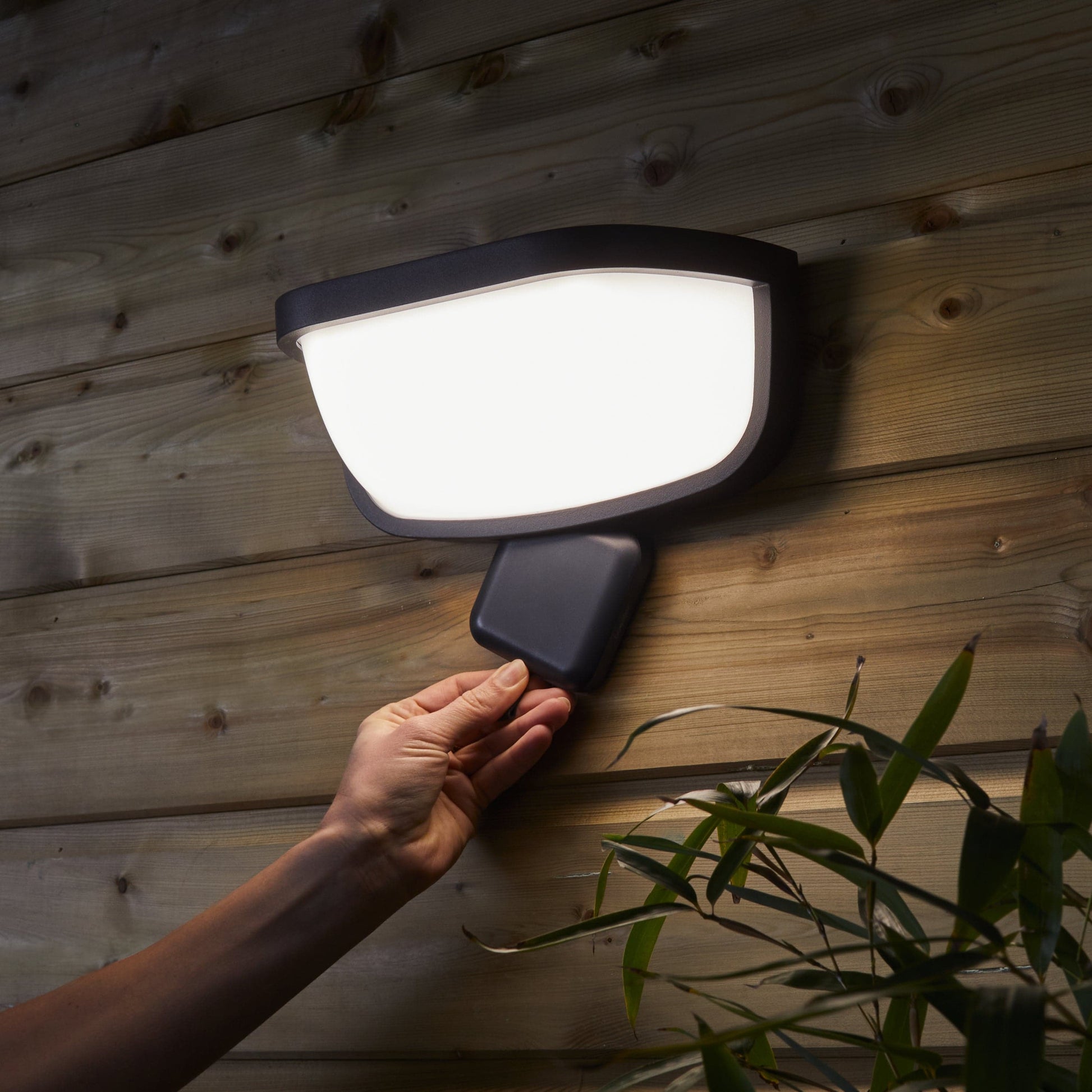 Bricocenter FOLEY SOLAR FLOOR LIGHTING WHITE ALUMINIUM 27x13x12.3CM LED 900LM NATURAL LIGHT IP44